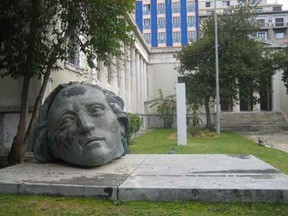 Μέμος Μακρής, Προς τιμήν των θυμάτων, 1978